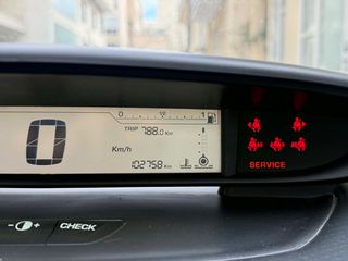 Citroen C4 2010-thumb-8