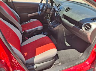 Mazda 2 2009-thumb-12