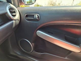 Mazda 2 2009-thumb-13