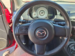 Mazda 2 2009-thumb-15