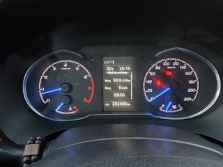 Toyota Yaris 2017-thumb-16