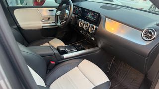Mercedes-Benz B 180 2019-thumb-11