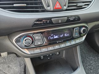 Hyundai i 30 2018 1.6CRDI 110PS   NAVI- CAM- CLIMA-XENON-thumb-13