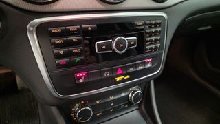 Mercedes-Benz GLA 200 2015 Urban/Progressive-thumb-12