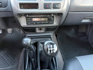 Nissan Navara 2004 navara-thumb-10