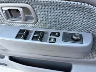 Nissan Navara 2004 navara-thumb-16