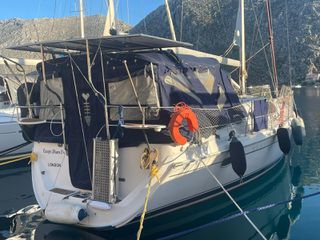 Hunter 2009 45 Deck Saloon