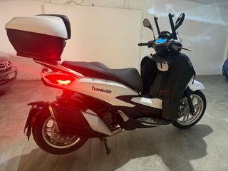 Piaggio Beverly 400 2022-thumb-8