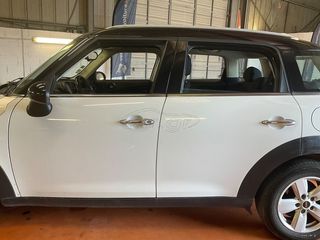 Mini Cooper D Countryman 2015 (110 HP)