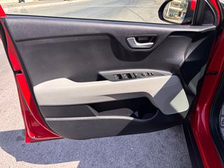 Kia Stonic 2020 1.6 CRDI DESIGN EDITION-thumb-13