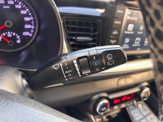 Kia Stonic 2020 1.6 CRDI DESIGN EDITION-thumb-35