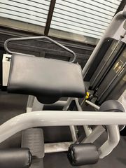 Technogym Glute machine Selection line-thumb-3