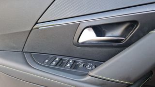 Peugeot 208 2024 GT HYBRID 1,2 CC  145 HP EDCS8-thumb-18