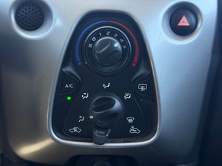 Toyota Aygo 2017 X-PLAY TOUCH f1 paddles-thumb-21