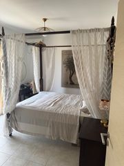 Himmelbett, Nachttische, Konsole ( Schreibtisch) und Stuhl