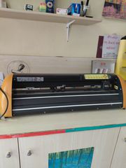 GCC Expert 24, ένα κοπτικό plotter (cutting plotter / vinyl cutter) για την κοπή αυτοκόλλητων βινυλίου, γραφικών, γραμμάτων και σχεδίων.