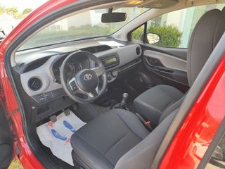Toyota Yaris 2017-thumb-3