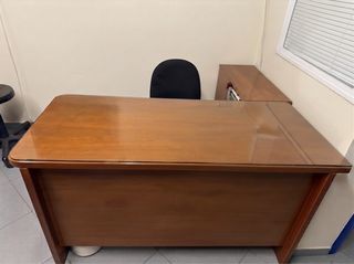 Επαγγελματικό Γωνιακό Γραφείο Κερασιάς με Ενσωματωμένο Σύνθετο & Καρέκλα