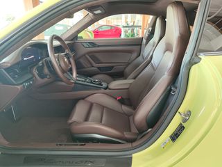 Porsche 911 2024 992 Carrera GTS-thumb-9