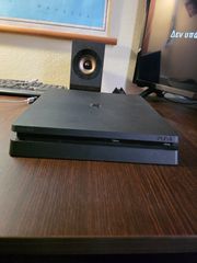 PS4 slim-thumb-1