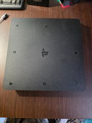 PS4 slim-thumb-2