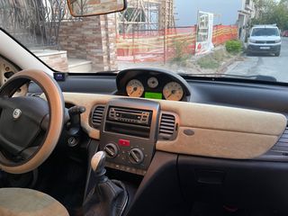 Lancia Ypsilon 2006-thumb-7