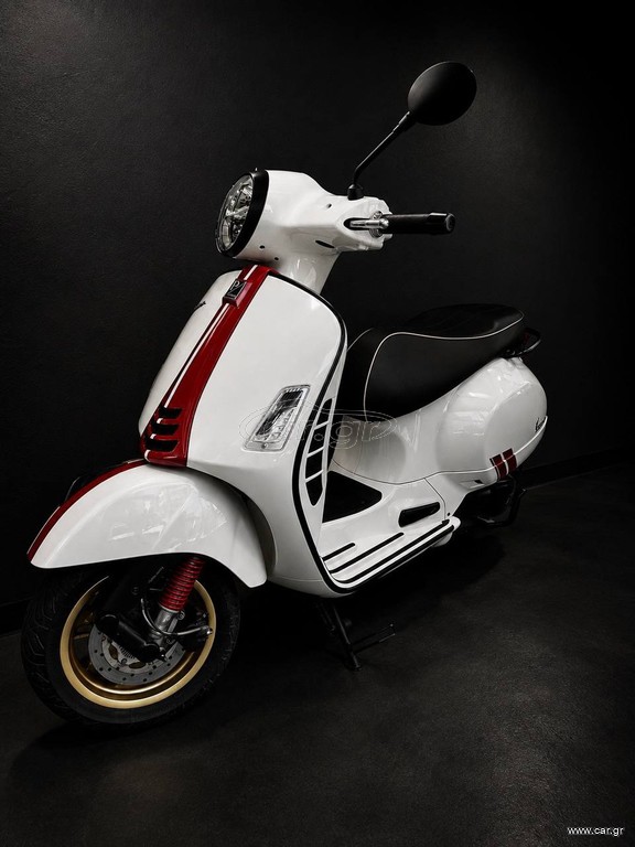 Piaggio Vespa GTS 300 2022 Racing Sixties