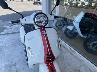 Piaggio Vespa GTS 300 2022 Racing Sixties-thumb-10