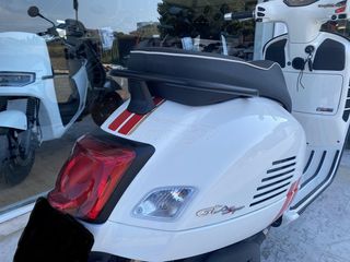 Piaggio Vespa GTS 300 2022 Racing Sixties-thumb-2
