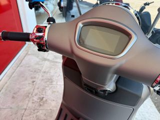 Piaggio Vespa GTS 300 2025 SuperTech-thumb-15