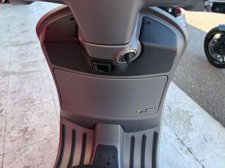 Piaggio Vespa GTS 300 2025 SuperTech-thumb-17