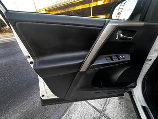 Toyota RAV 4 2018 Hybrid AWD Loung-thumb-10