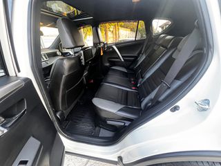 Toyota RAV 4 2018 Hybrid AWD Loung-thumb-11