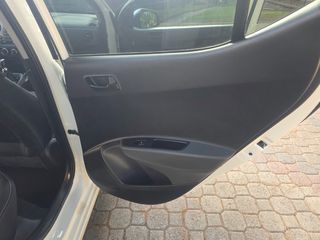 Hyundai i 10 2016-thumb-10