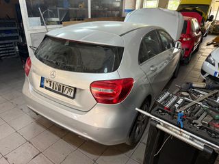 Mercedes-Benz A 180 2013-thumb-1