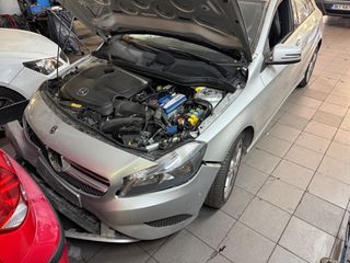 Mercedes-Benz A 180 2013-thumb-2