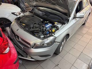 Mercedes-Benz A 180 2013-thumb-4
