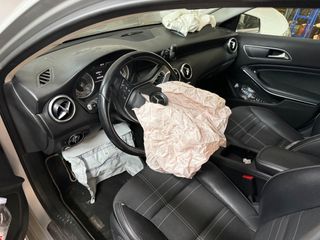 Mercedes-Benz A 180 2013-thumb-5