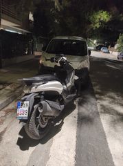 Piaggio Beverly 350 2012-thumb-5