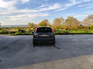 Ford Focus 2004-thumb-1