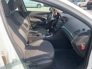 Opel Insignia 2011-thumb-13