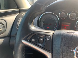 Opel Insignia 2011-thumb-15