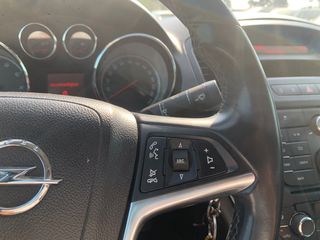 Opel Insignia 2011-thumb-16