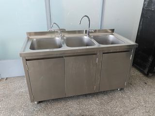 Λάντζα κλειστή 1.50 ΙΝΟΧ με 3 Γούρνες ΚΩΔ: 0826-3421
