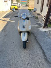 Piaggio Vespa GTS 300 2018