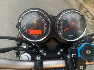 Triumph Bonneville 2010-thumb-8