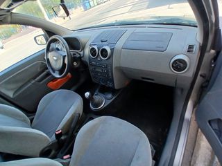 Ford Fusion 2003-thumb-4