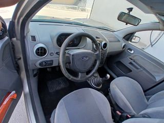 Ford Fusion 2003-thumb-6