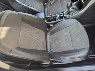 Opel Astra 2010-thumb-9