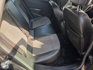 Opel Astra 2010-thumb-10